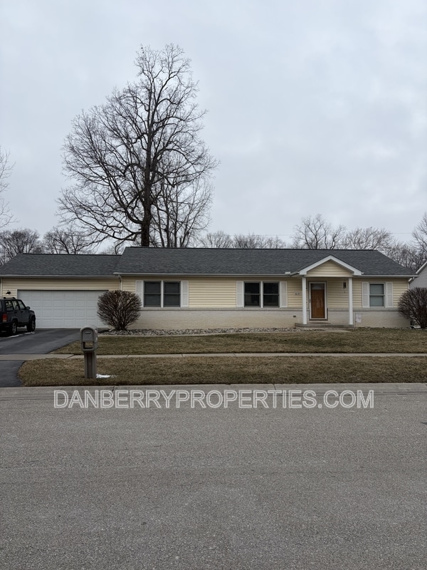 Building Photo - 6127 Sunrise Cir