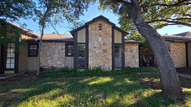 Comfortable 3 bedroom, 2 bath townhome AVA... - Comfortable 3 bedroom, 2 bath townhome AVA...