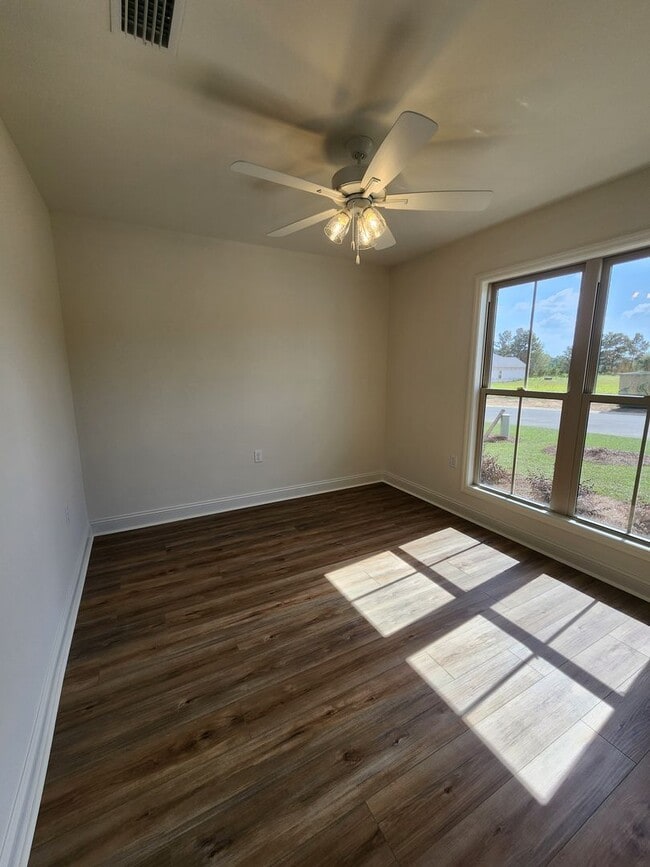 Photo - !!New Construction!! NEAR Pinegrove Elementary/Middle - 4BR Home with Granite Countertops, LVP Fl...