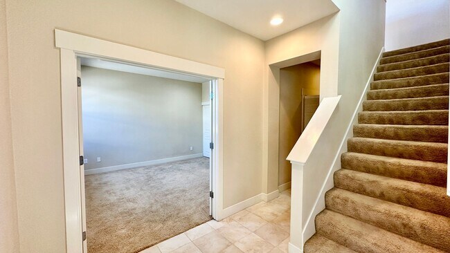 Photo - Wonderful Townhouse with 2-car Garage and ...