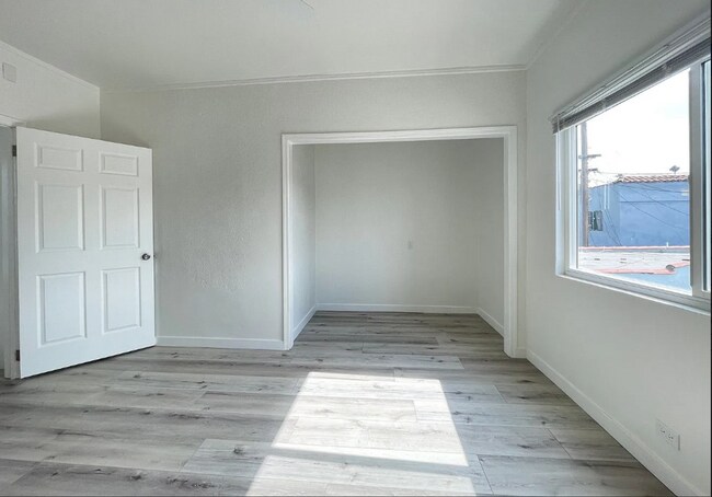 1565 S Hobart
