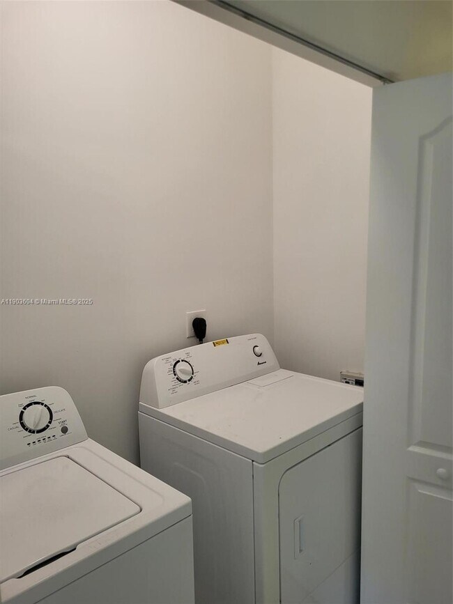 Photo - 1027 SW 11th Ave Unidad 1027