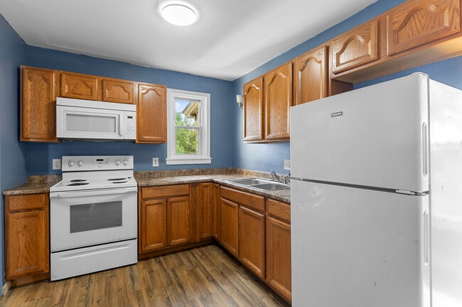 Building Photo - 707 W Dominick St Unit 2 Rental