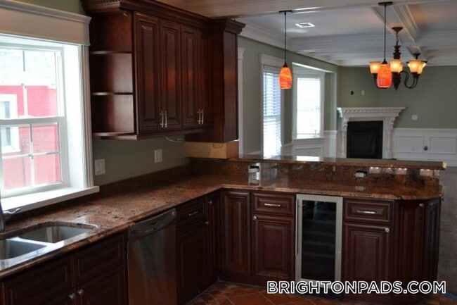 Building Photo - 127 Nonantum St