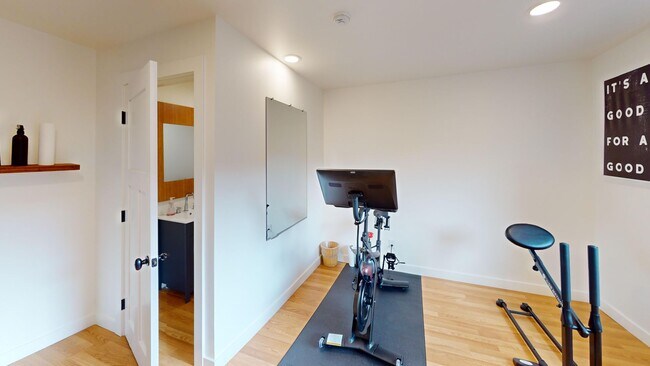 Photo - Ivy Court Apartments