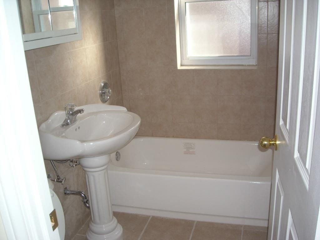 Photo - 2200 W Foster Ave