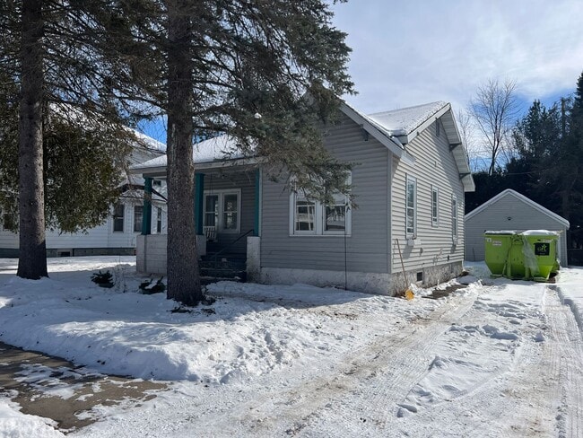Photo - 909 Forest St