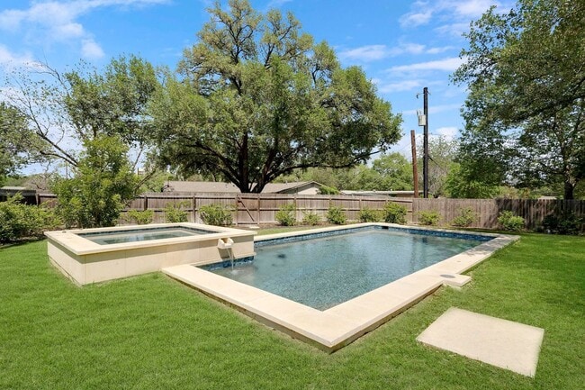 Photo - BEAUTIFUL SINGLE STORY HOME IN ALAMO HEIGHTS WITH POOL
