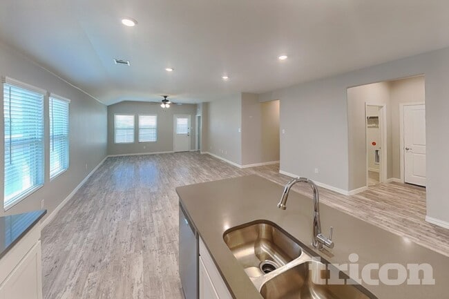 Photo - 275 Sunshine Ln