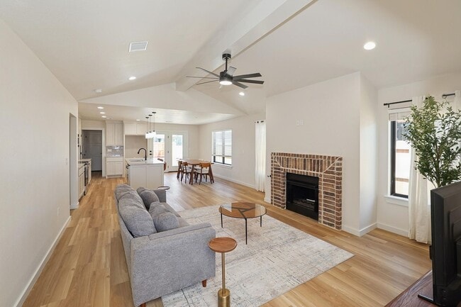 8813 Oakleaf Ct