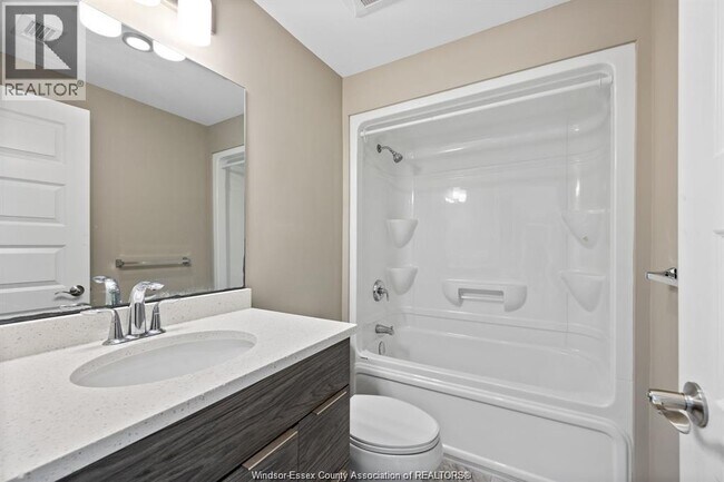Photo - 955 Ouellette Ave Unit 305