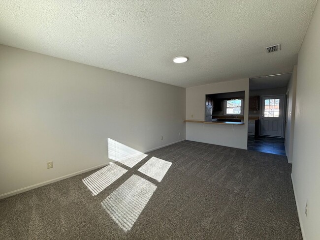 Photo - 2 bedroom, 1 bath Duplex