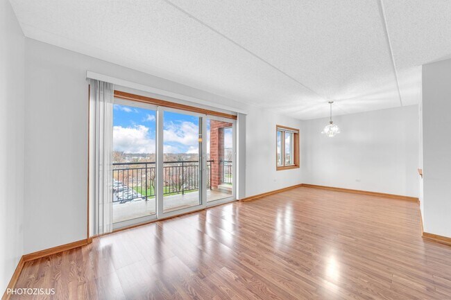 5555 N Cumberland Ave Unit 711