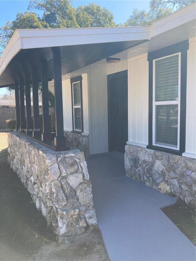 Photo - 2020 NE 11th Pl