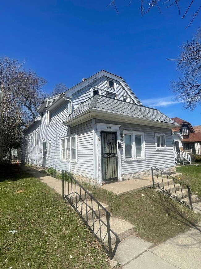 Building Photo - 4343 N 13th St Unit 4343B (Third Floor)