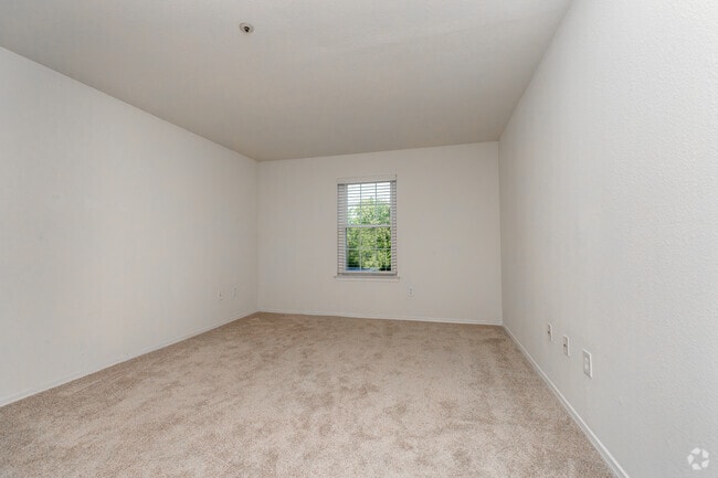 1BR, 1BA - 675SF - Bedroom