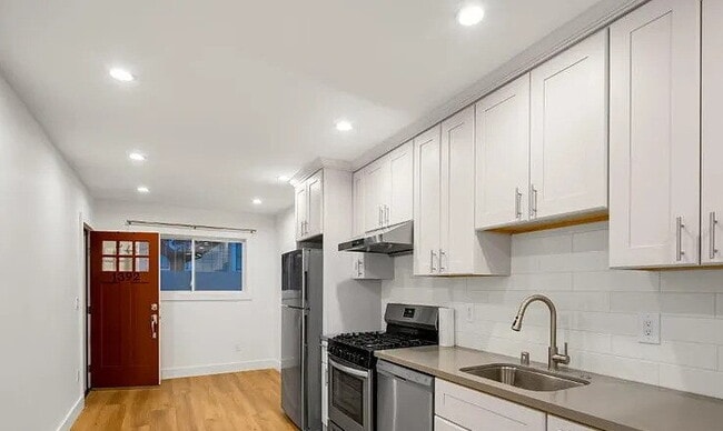 Building Photo - "Charming 1-Bedroom Sanctuary with 2 Full Baths in the Heart of San Francisco!"