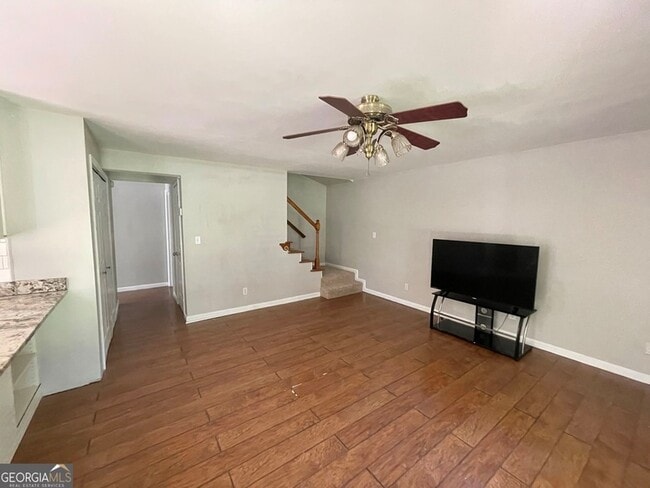 Photo - 61 Clearwater Rd