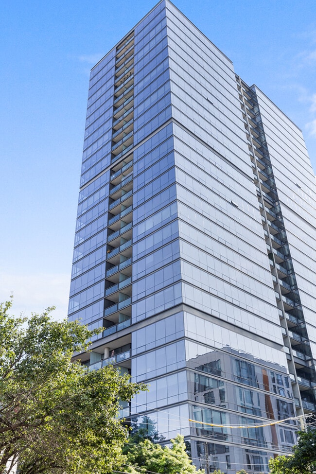 Building Photo - 860 W Blackhawk St