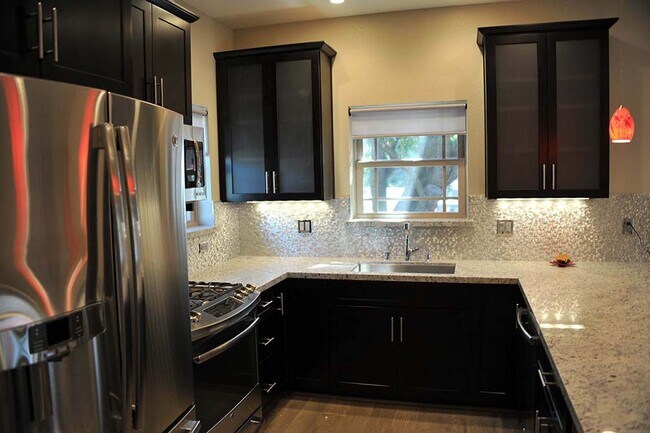 Photo - 231 W Angela St House