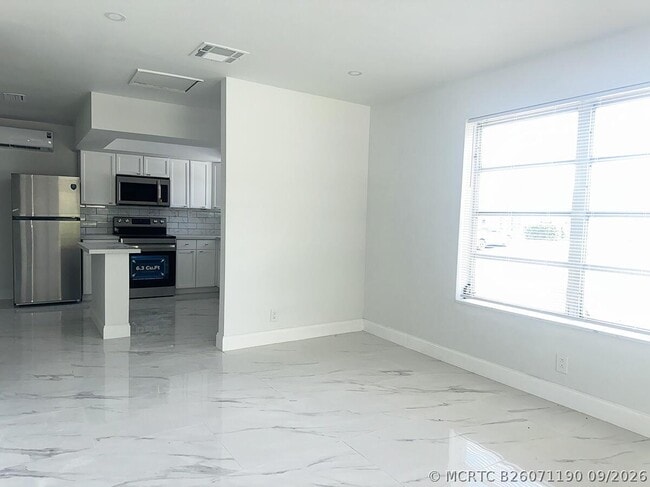 Photo - 425 SW 18th Ave