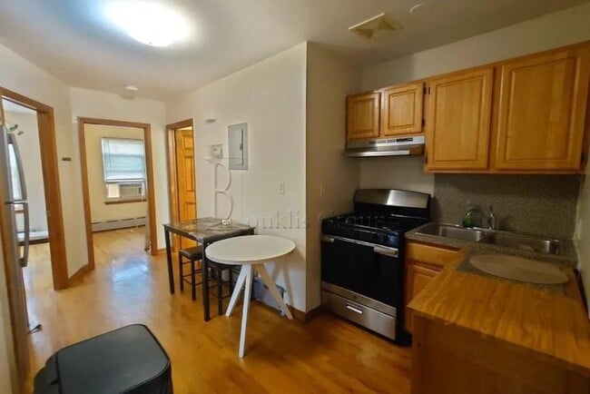 Building Photo - 3 bedroom in ASTORIA NY 11105 Unit 3 Rental
