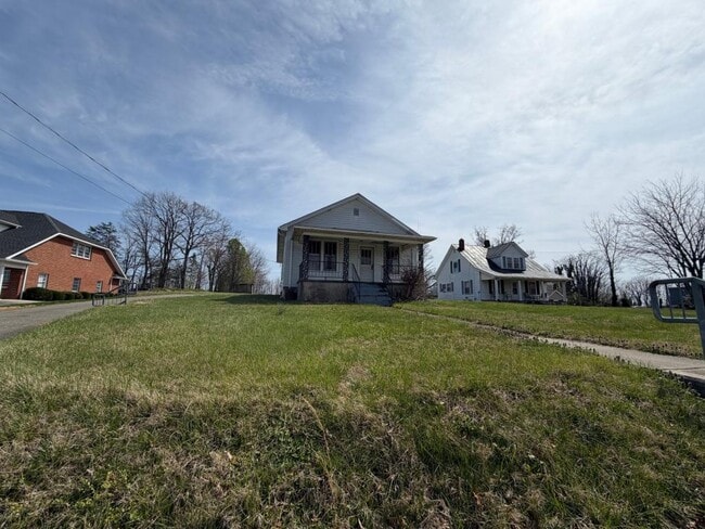 Photo - 700 Old Franklin Turnpike