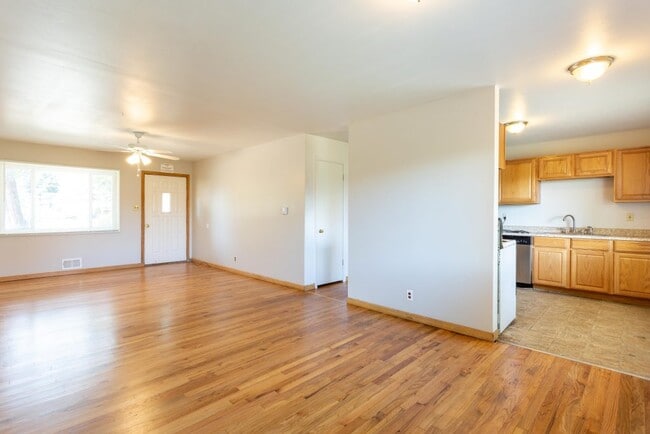 Photo - 3285 Moorhead Ave