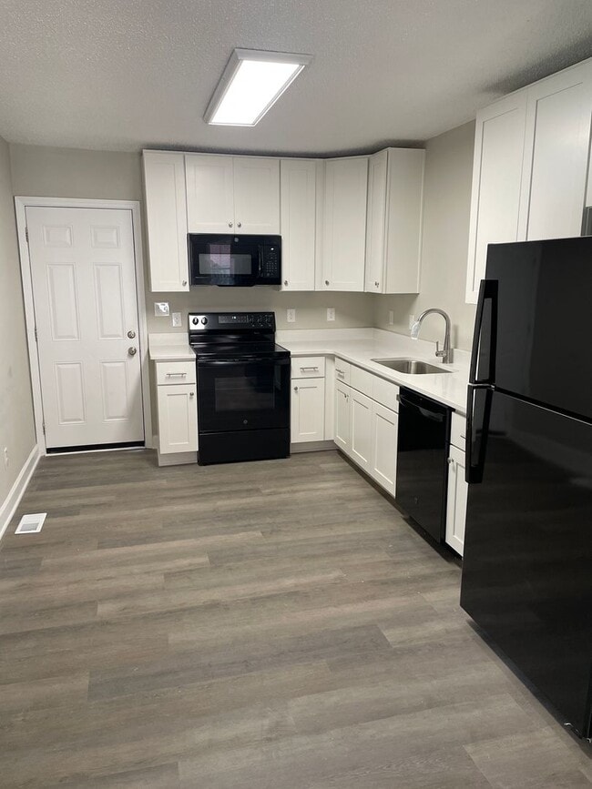 Photo - 645 W Northwest Blvd