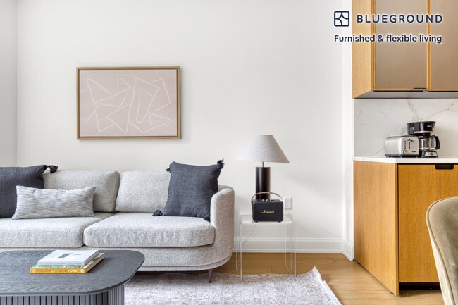 Photo - 420 E 54th St Unidad FL2-ID753