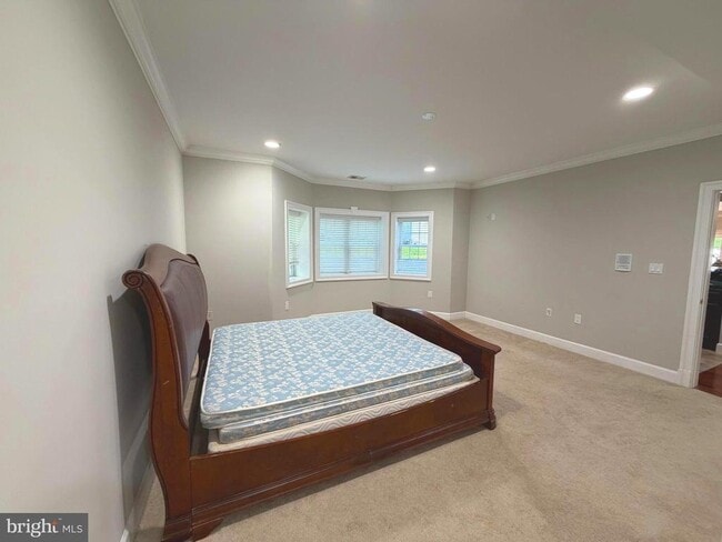 Building Photo - 6529 Fairlawn Dr