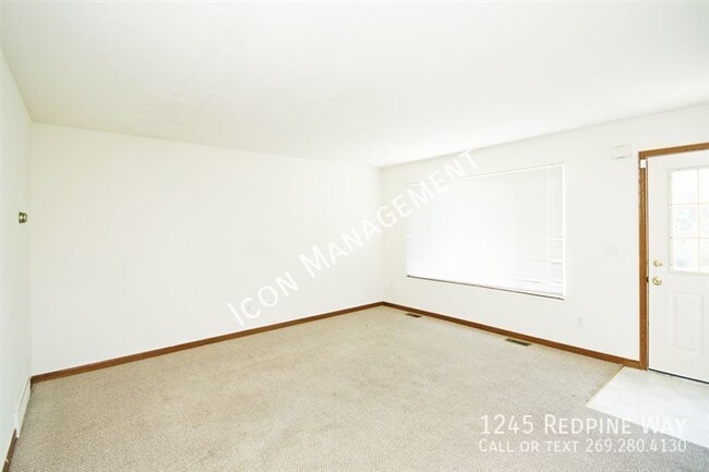 Photo - 1245 Redpine Way