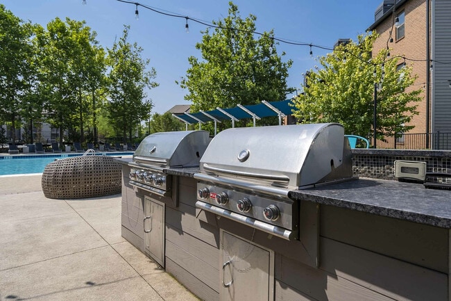 Grandview Apartments - Grilling Station