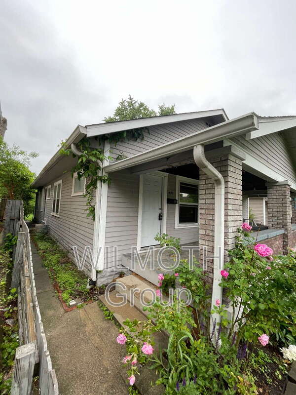 Photo - 890 N Gladstone Ave