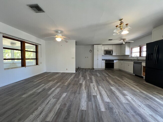 Photo - $1,475 ** Annual Lease (Includes Water/Electric/Lawn) * 1 Bedroom / 1 Bath * DUPLEX * Historic, D...