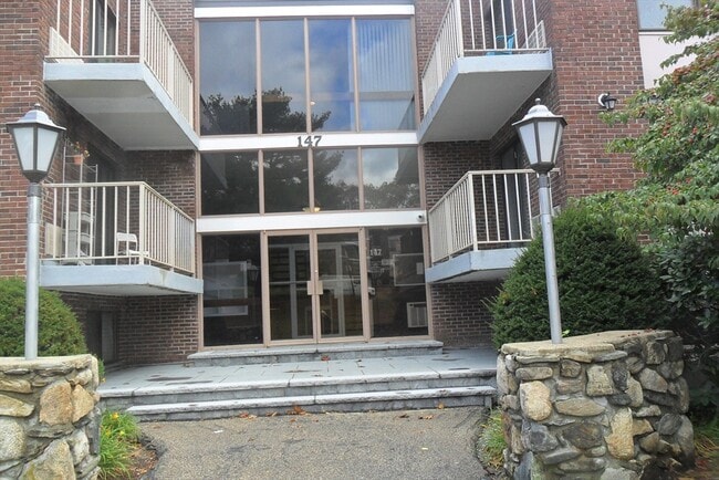 Building Photo - 147 Turner Rd Unit 114