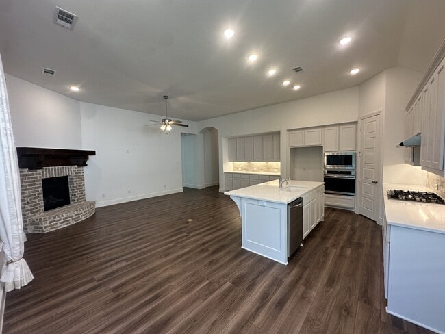 Photo - 720 Wycliffe Dr