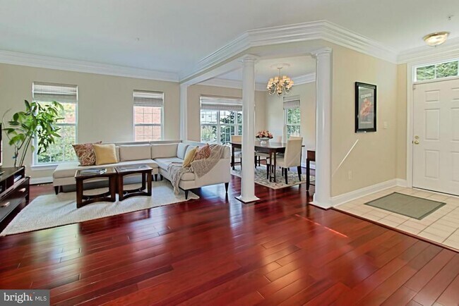 Photo - 5060 Kilburn St