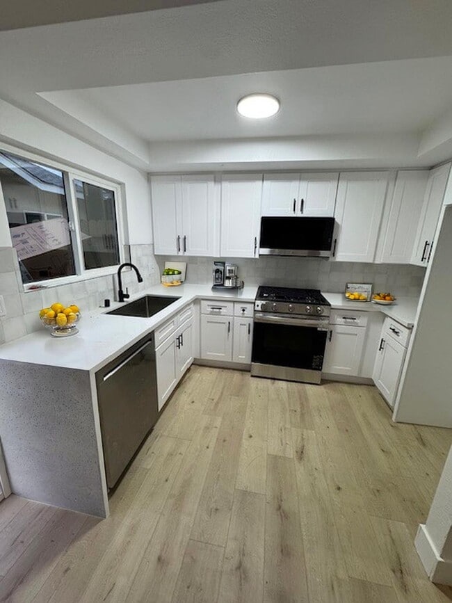 Photo - 8402 Larson Ave