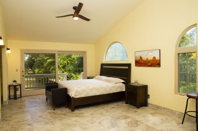 Photo - 592 Kaupakalua Rd