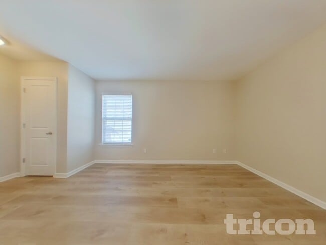 Photo - 377 Longfellows Ln