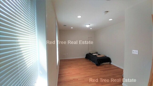 Photo - 10 Moreland St Unit 2