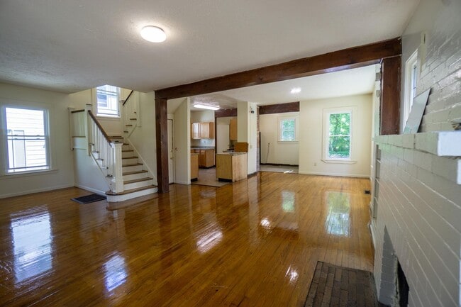 Photo - 965 Lancaster Ave
