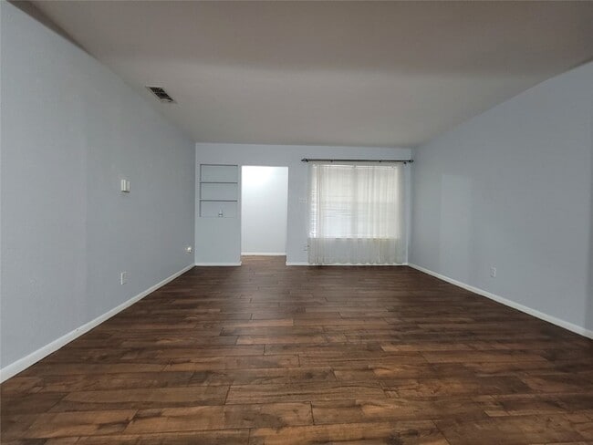 Photo - 738 Hawthorne Ln