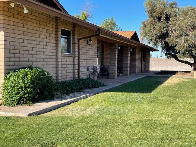 Photo - 1420 N Center St