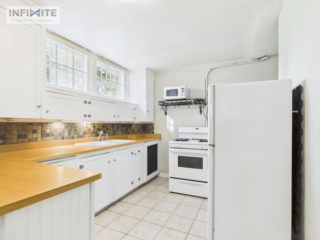 Photo - One Bedroom Apartment in the Heart of Down...