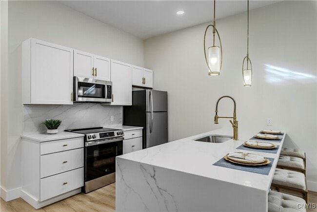 Photo - 1104 Main St