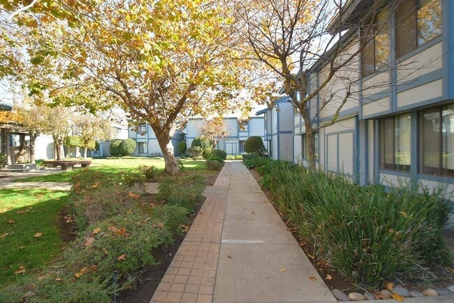 Building Photo - 1925 46th Ave Unit 75 Rental