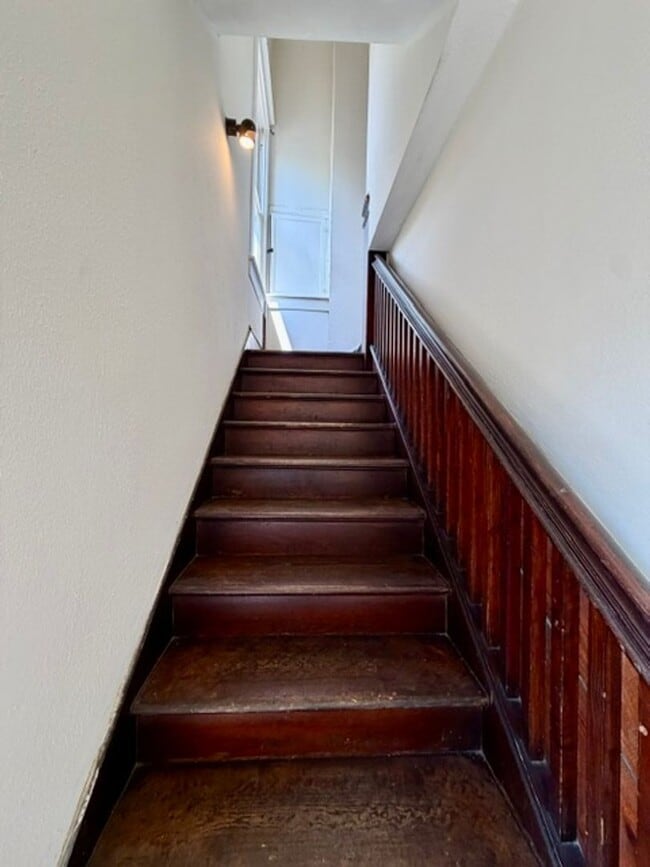 2201 Colonial Ave Unit B