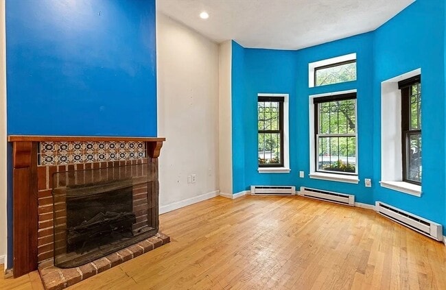 Photo - 231 W Newton St